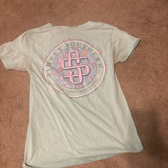 Simply Southern Pastel Green Tee with Floral Emblem - Picture 1 of 2